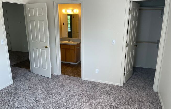 2 beds, 2 baths, 1,000 sqft, $1,395, Unit 012-201