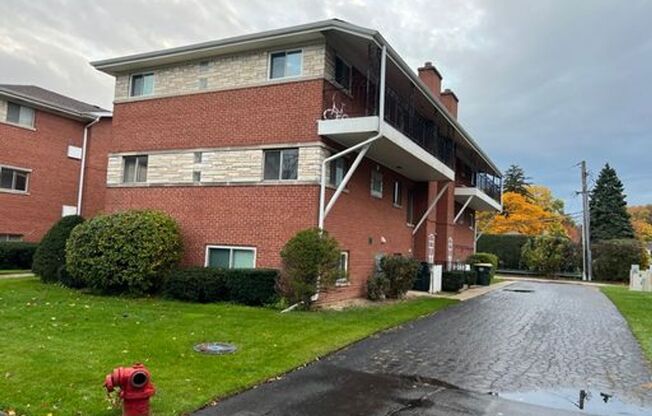 6788 N Sauganash