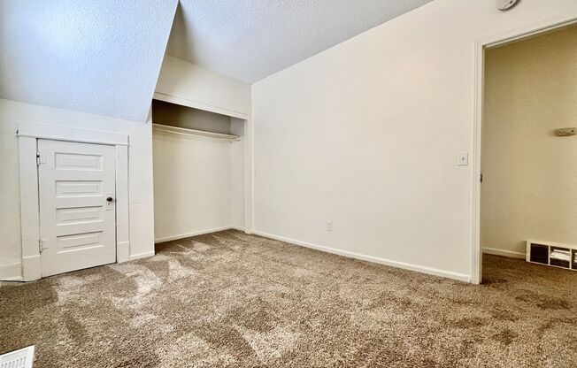 2 beds, 1 bath, $950, Unit #1