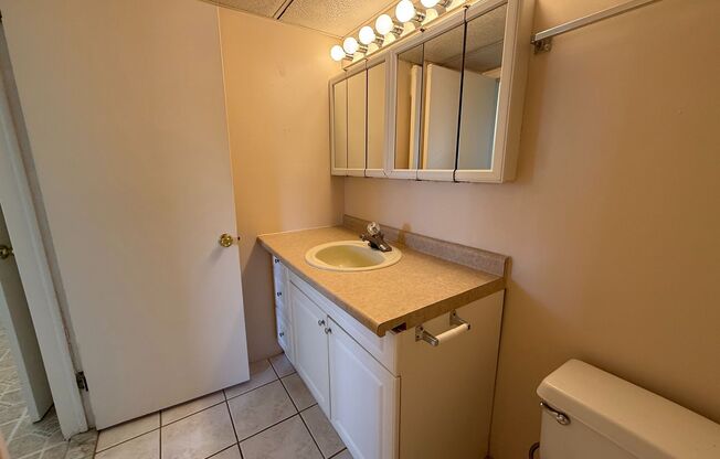 2 beds, 1 bath, 874 sqft, $1,445, Unit Q-14