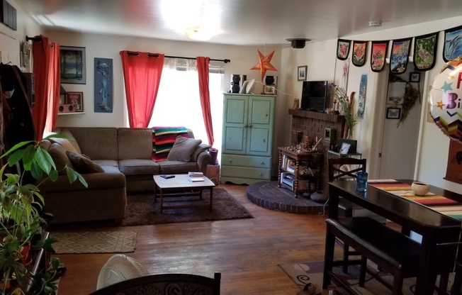 2 beds, 1 bath, $1,895