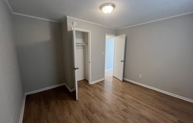 2 beds, 1 bath, $850, Unit #A