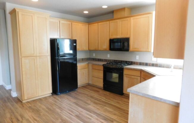 4Bd/2.5Ba Two Story House - Available to View!