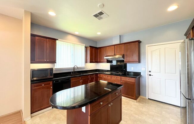 3br/2.5ba/2pkg with Ocean Views