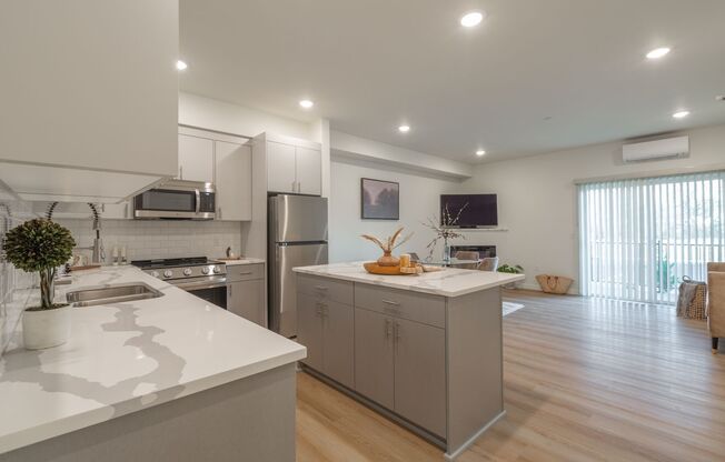 1 bed, 1 bath, 743 sqft, $1,595, Unit 11