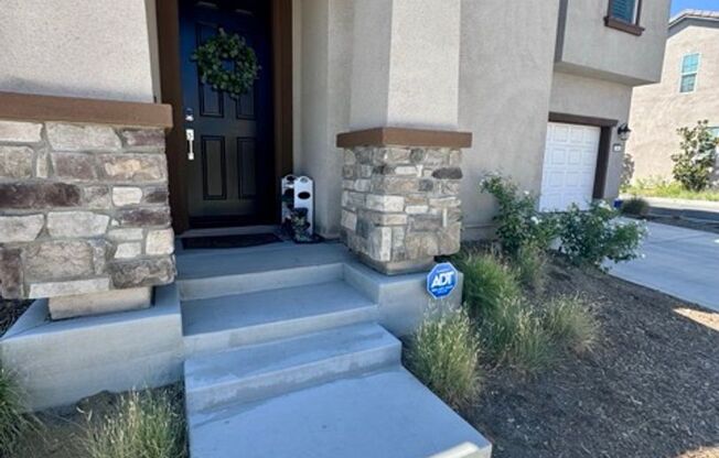 2022 built 3 bedroom Lake Elsinore home for LEASE with Solar!