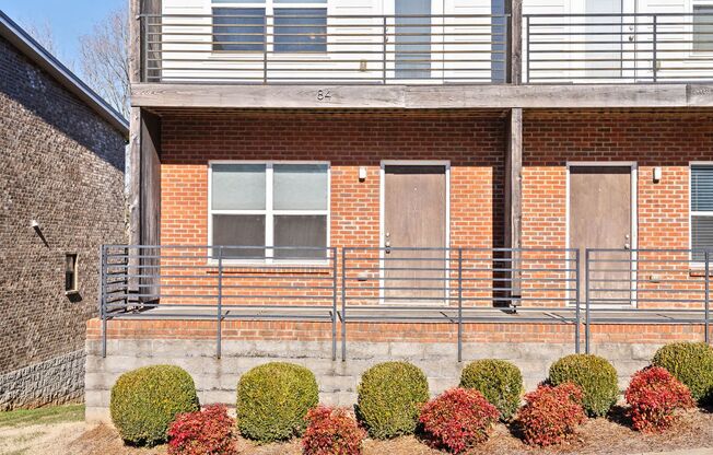 Large 2 Bedroom Condo For Rent Near Downtown Clarksville!