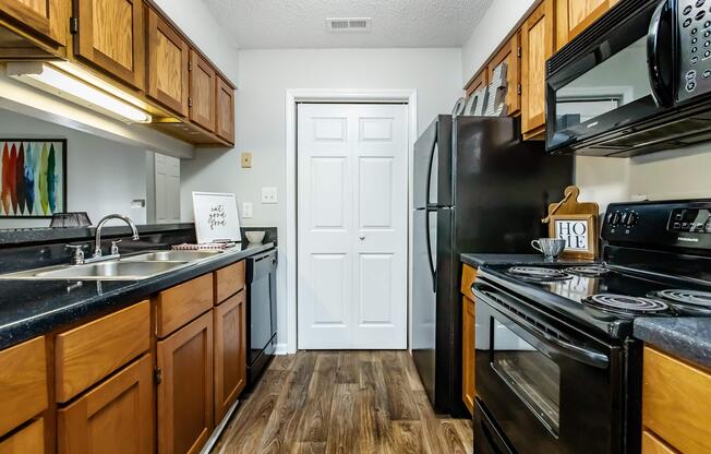 1 bed, 1 bath, 723 sqft, $1,099