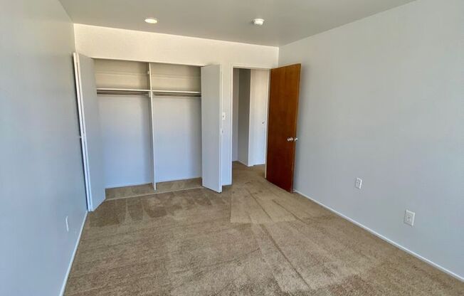 2 beds, 1 bath, 950 sqft, $1,295, Unit #27