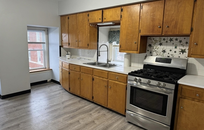 3 beds, 1 bath, $1,500, Unit 3