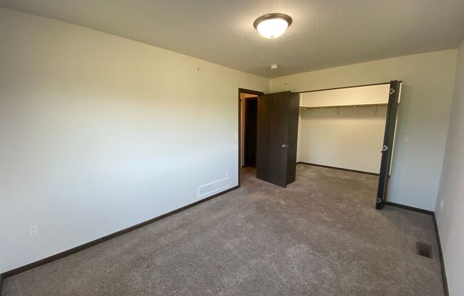 3 beds, 1.5 baths, 1,200 sqft, $1,295, Unit #705