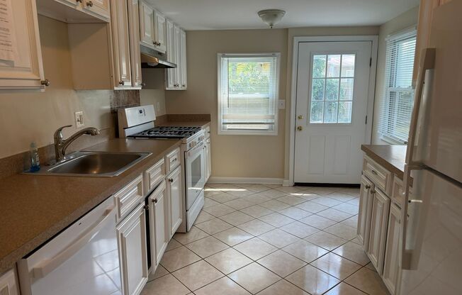 Spacious home close to METRO, Uof MD, etc.