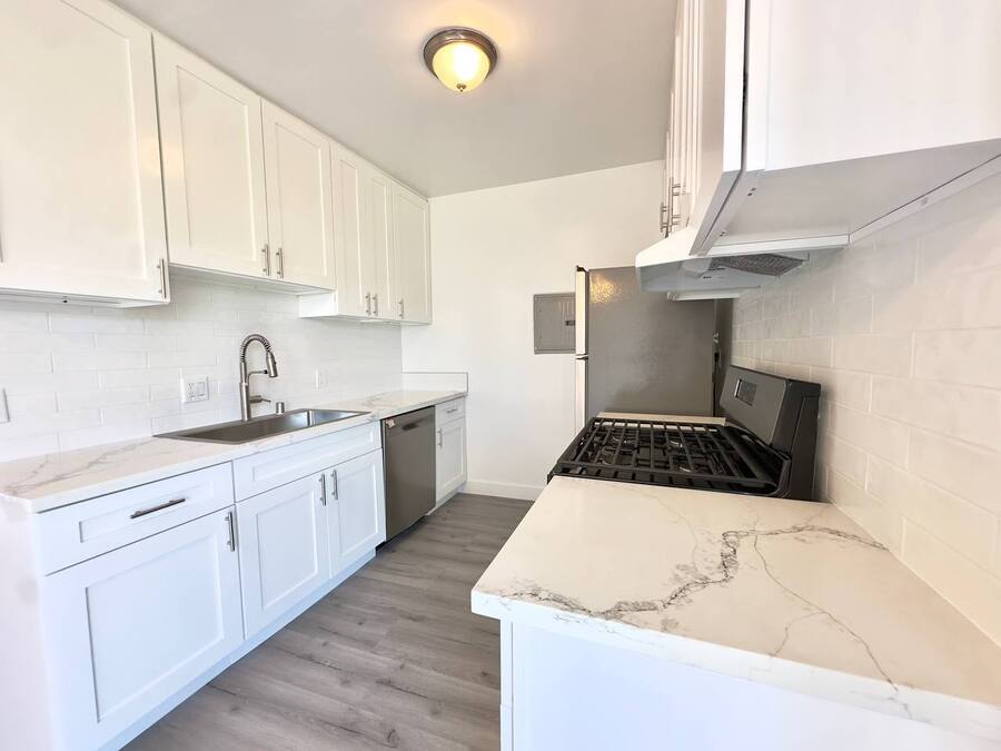 9719 REGENT ST