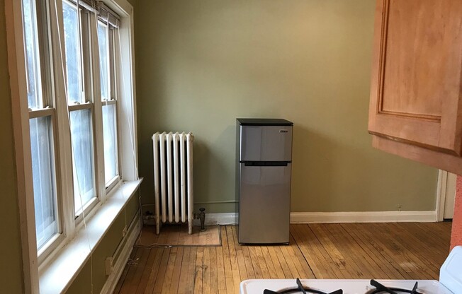 Studio, 1 bath, $725, Unit 15
