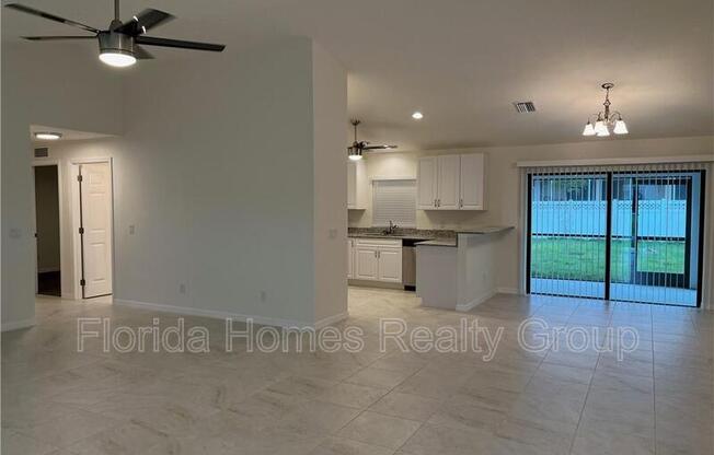 309 SE 19 LN