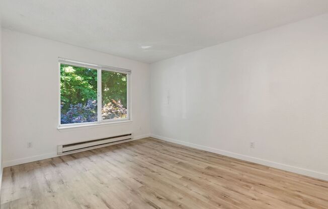1 bed, 1 bath, 638 sqft, $1,395, Unit 33