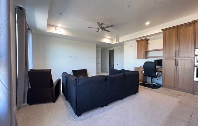 3 Bedroom/3 Bathroom Top Floor Condo in Clearfield