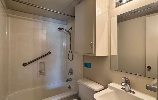 Studio, 1 bath, 310 sqft, $900, Unit 3