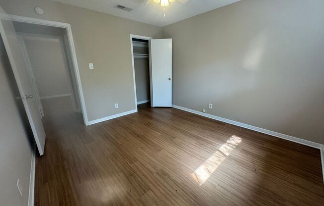 3 beds, 2 baths, $1,549, Unit A