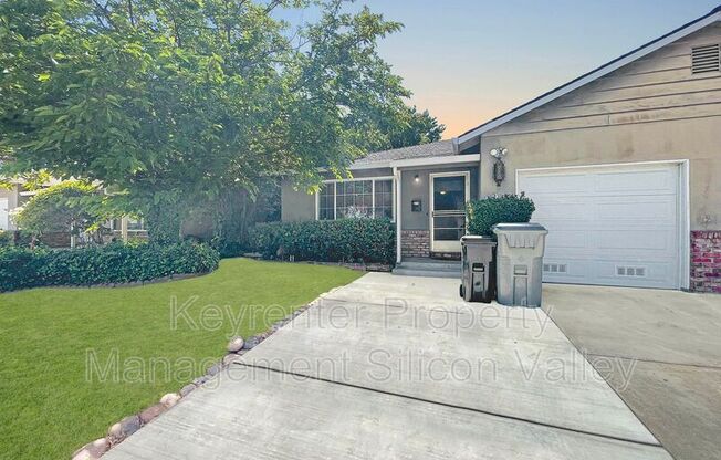 4939 UN AVE