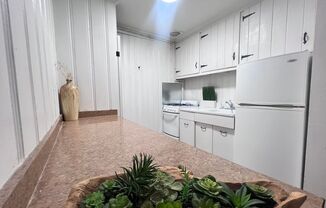 1 bed, 1 bath, 800 sqft, $1,750, Unit A