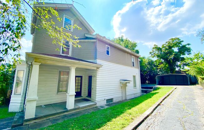 5 bedroom /2 bath Mins. from UC for $750/pp ($3750/mo)! Off-Street Parking included!