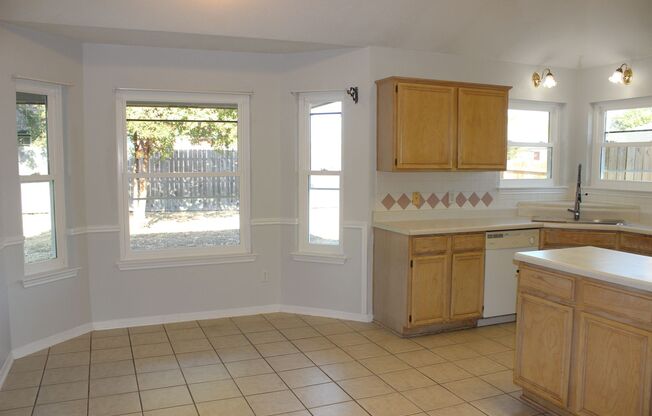 3 beds, 2 baths, $1,600