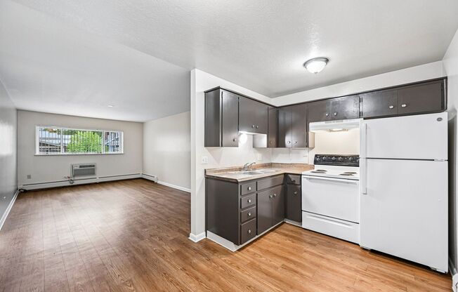 2 beds, 1 bath, 700 sqft, $1,395, Unit 201