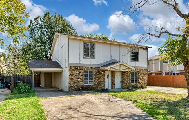 Lovely 2-bedroom, 1.5-bathroom house located in the heart of Arlington, TX