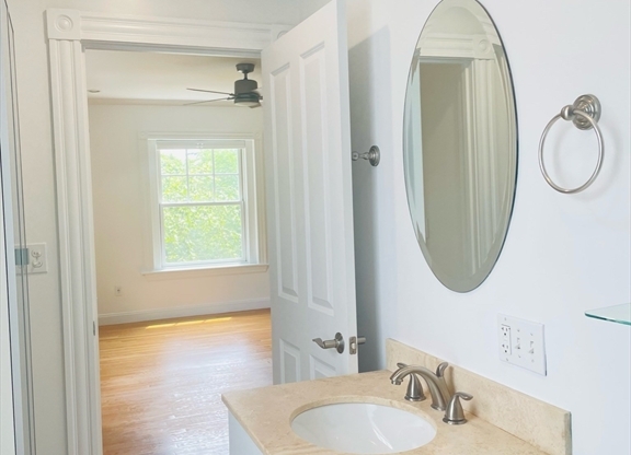 1 bed, 1 bath, 673 sqft, $3,350, Unit 39