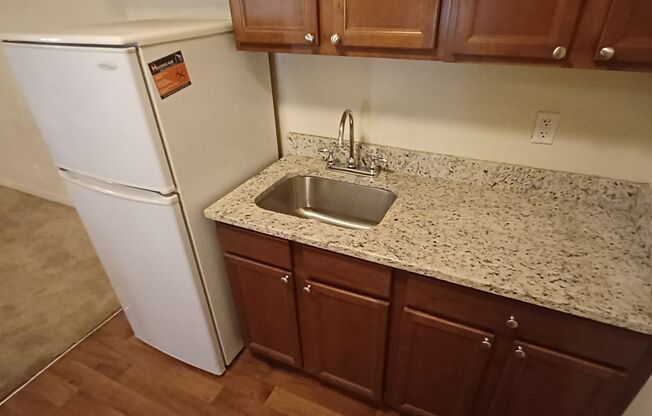 Studio, 1 bath, 325 sqft, $840