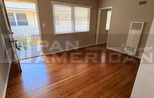 335 S LOS ROBLES AVE