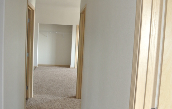 4 beds, 3 baths, $1,895, Unit 202