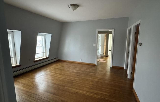 3 beds, 1 bath, $1,500, Unit 3