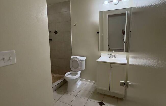 Beautiful 3 Bedroom 2 Bathroom in Garland!