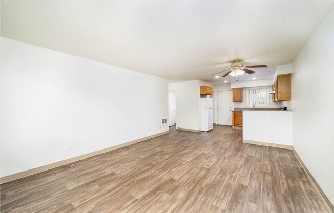 2 beds, 1 bath, 825 sqft, $1,325, Unit 13