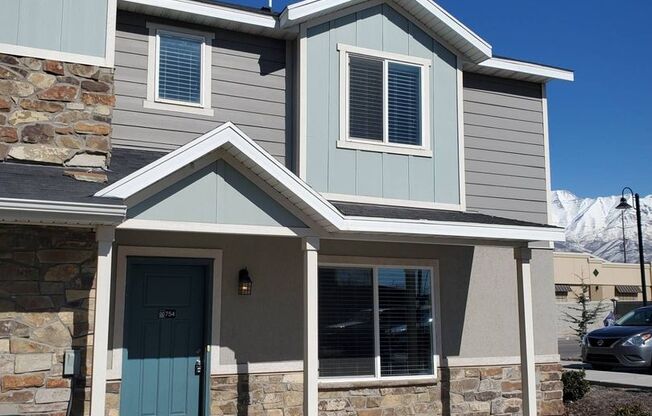 Beautiful 2 Story Townhome in Vineyard w/ attached 2 car garage