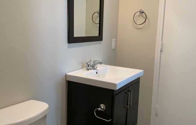 Studio, 1 bath, 420 sqft, $875, Unit 206