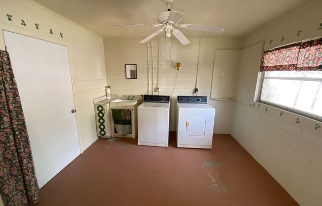 2 beds, 1 bath, $1,559