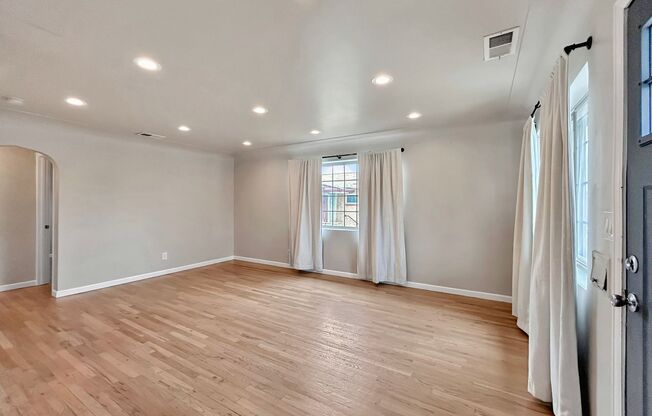 SLOAN'S LAKE: 2-BEDROOM 1 BATH WITH HIGH-END FINISHES