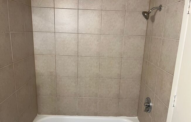 1 bed, 1 bath, 850 sqft, $1,050, Unit 10-17