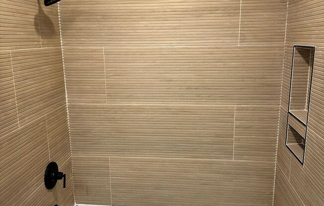 2 beds, 1 bath, $1,900, Unit 206