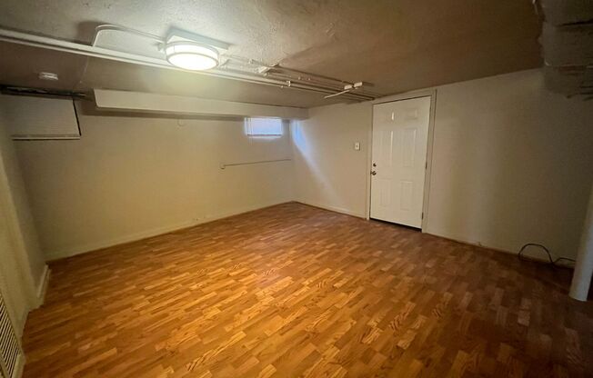 2 beds, 1 bath, $800, Unit 5