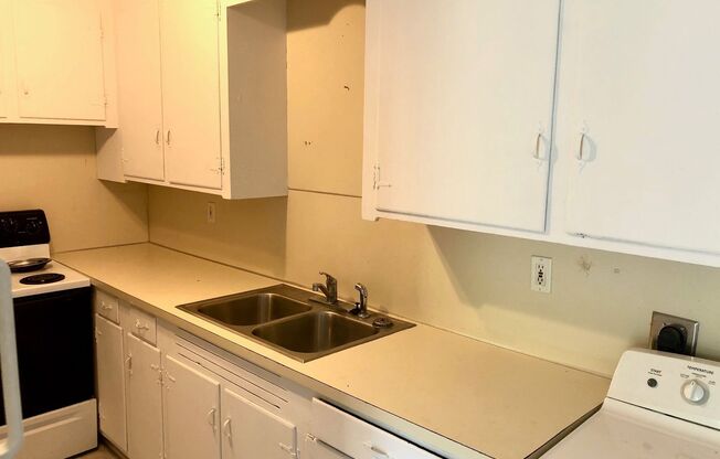 2 beds, 1 bath, $1,895, Unit # Unit-B