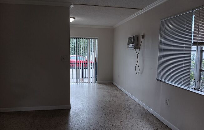 658 NW 1 ST