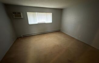 2 beds, 1 bath, $700, Unit 01