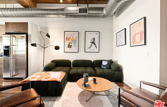 1 bed, 1 bath, 950 sqft, $3,850, Unit 425