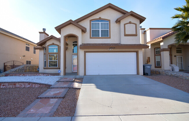 Northeast El Paso 3 Bed Refrig A/C with bonus Loft!