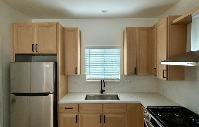 2 beds, 1 bath, $3,300