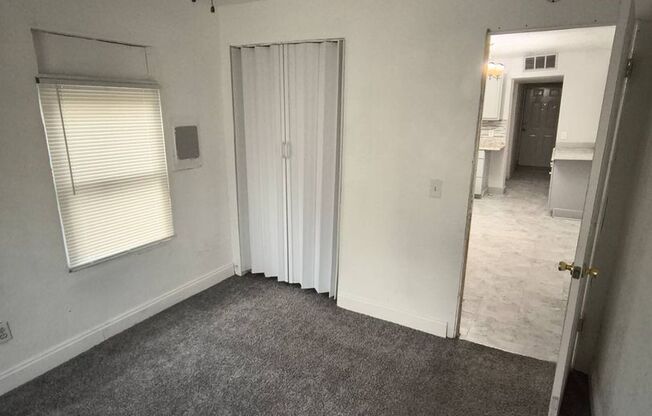 1127 Montrose